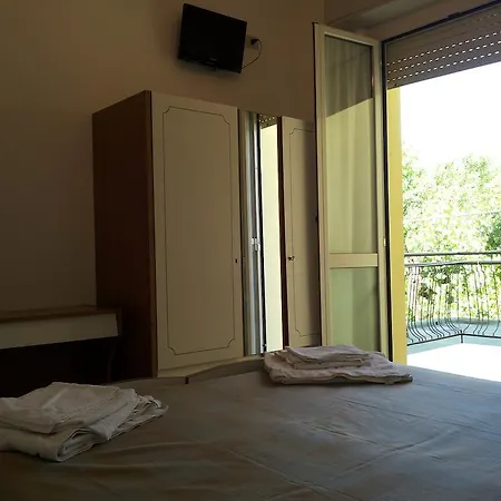 Hotel Cannes - In Pieno Centro Riccione