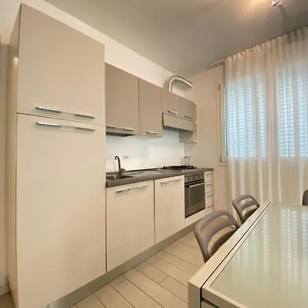 Piano Terra Con Corte Via Pilo - Abissinia Riccione