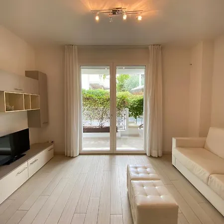 Apartment Piano Terra Con Corte Via Pilo - Abissinia Riccione