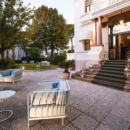 Hotel De La 4*