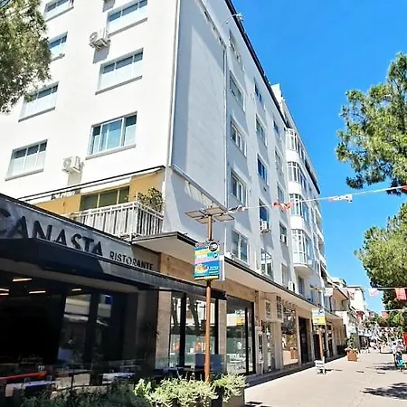 Vista Mare In Viale Ceccarini Angolo Dante