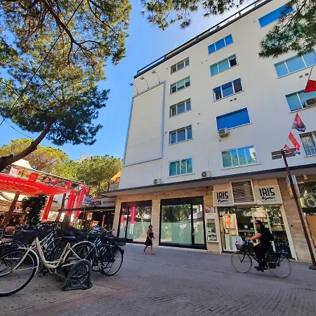 Apartment Vista Mare In Viale Ceccarini Angolo Dante Riccione