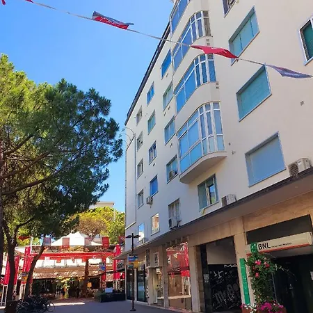 Vista Mare In Viale Ceccarini Angolo Dante