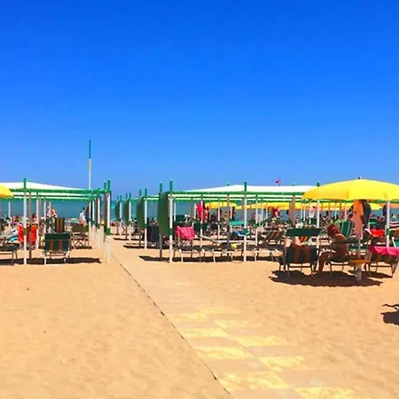 Vista Mare In Viale Ceccarini Angolo Dante
