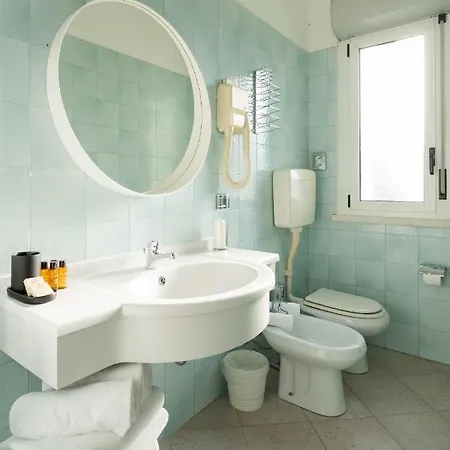 ホテル Adriatica Con Piscina リッチョーネ