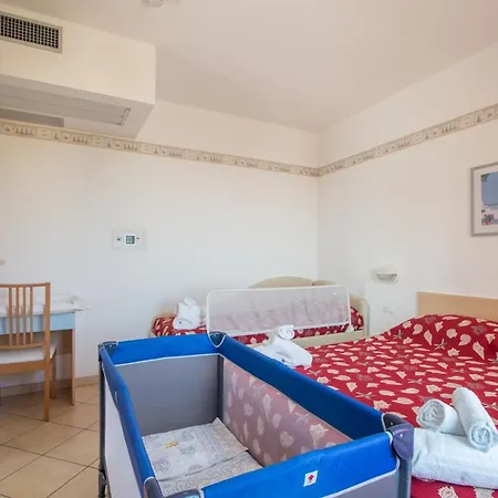 Lägenhetshotell Saturnia 3*