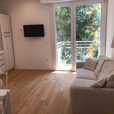 Apartment Cairoli