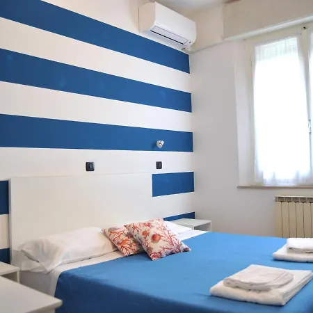 Hotel Susy - Ambienti Rinnovati 2022 - Direttamente Su Viale Dante E A Due Passi Dal Mare Riccione