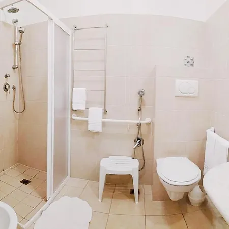 Alexander Hotel 3*