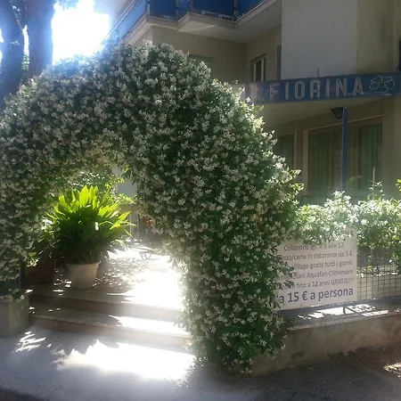 Fiorina - Village Gratuito - Colazione Fino A Mezzogiorno Bed & Breakfast
