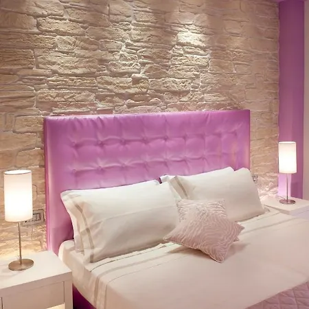 2000 Hotel