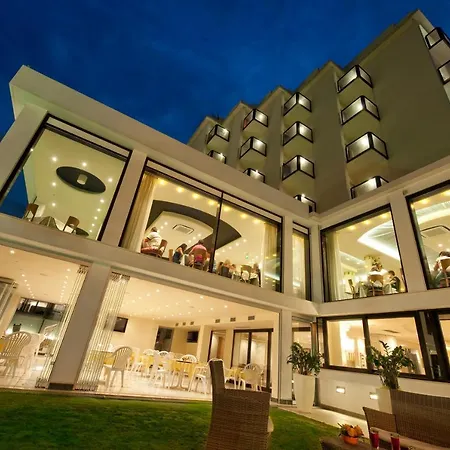 Hotel 2000