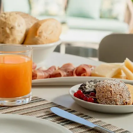 Hotel Embassy 3*