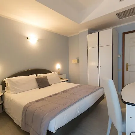 Trevi Riccione, In Centro Sul Mare Con Cucina Hotell Riccione