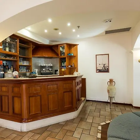 Hotell Trevi Riccione, In Centro Sul Mare Con Cucina