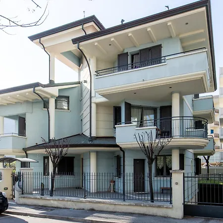 Apartment Desi *