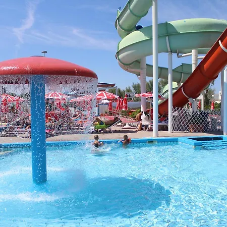 호텔 Marzia Con Piscina 리치오네