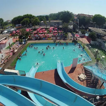 ホテル Moresco - Piscina Village 2*