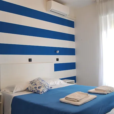 Susy - Ambienti Rinnovati 2022 - Direttamente Su Viale Dante E A Due Passi Dal Mare Hotel Riccione