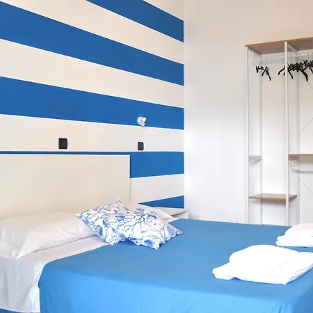 Susy - Ambienti Rinnovati 2022 - Direttamente Su Viale Dante E A Due Passi Dal Mare Hotel Riccione