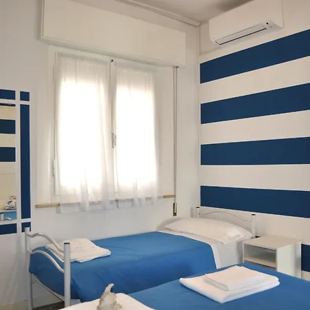 Hotel Susy - Ambienti Rinnovati 2022 - Direttamente Su Viale Dante E A Due Passi Dal Mare
