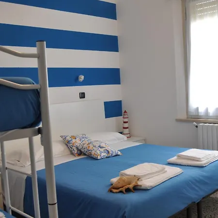 Susy - Ambienti Rinnovati 2022 - Direttamente Su Viale Dante E A Due Passi Dal Mare Hotel 2*