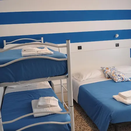 Susy - Ambienti Rinnovati 2022 - Direttamente Su Viale Dante E A Due Passi Dal Mare Hotel 2*