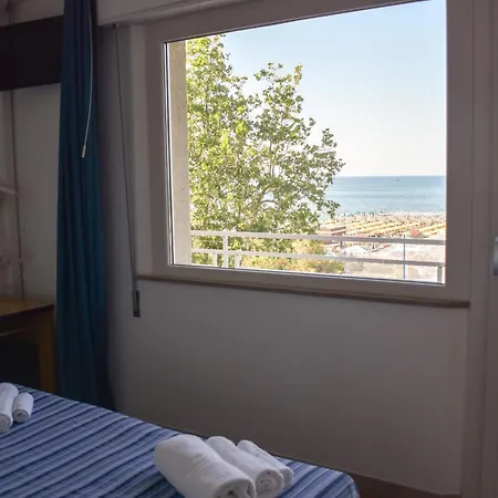 酒店 Angeles - Fronte Mare 3*