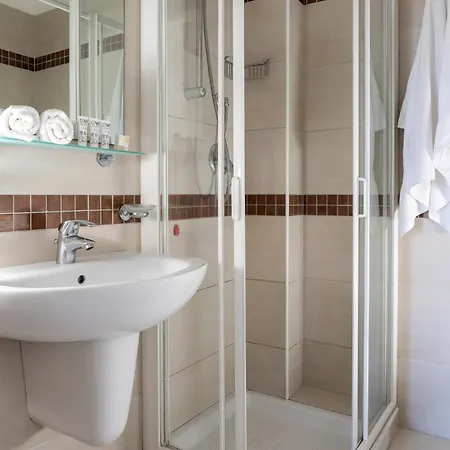 Hotel Embassy 3*
