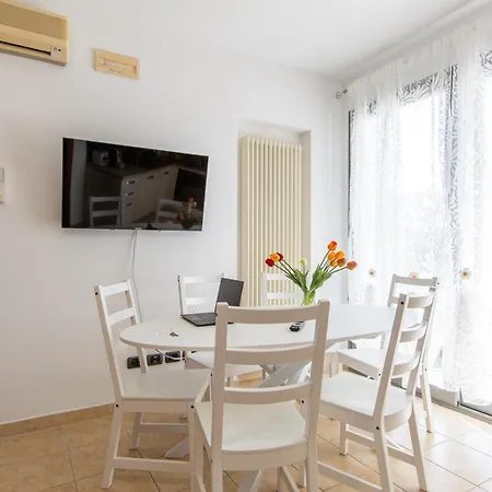 Apartment Desi