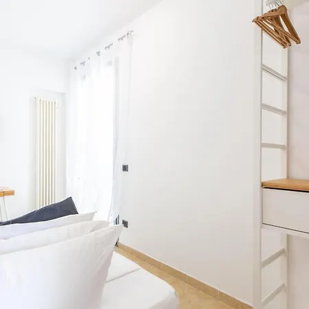 Apartment Desi *