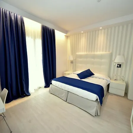 Hotel Fedora 3*