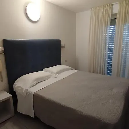 Hotel Pigalle 2*