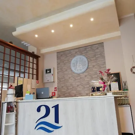 21 Hotel 2*