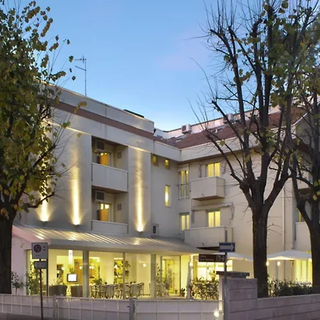 Nives Riccione