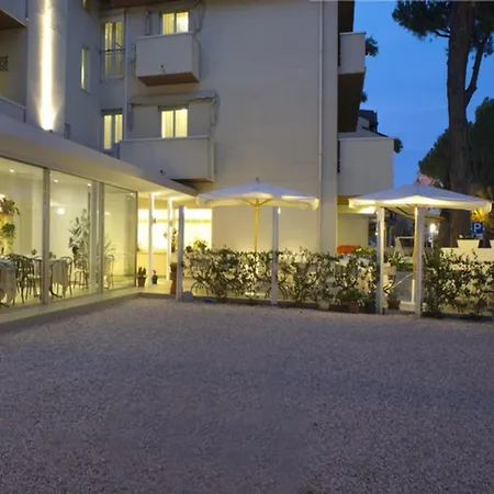 Nives Hotel 2*