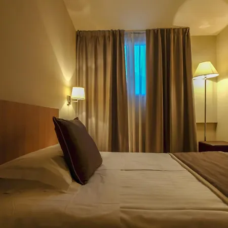 De La Hotel 4*