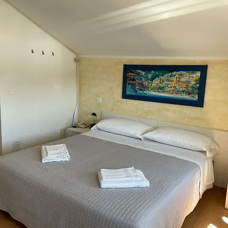 Hawaii Hotel 2*