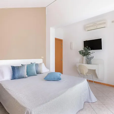 Adriatica Con Piscina 3* リッチョーネ