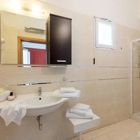 Adriatica Con Piscina ホテル 3*