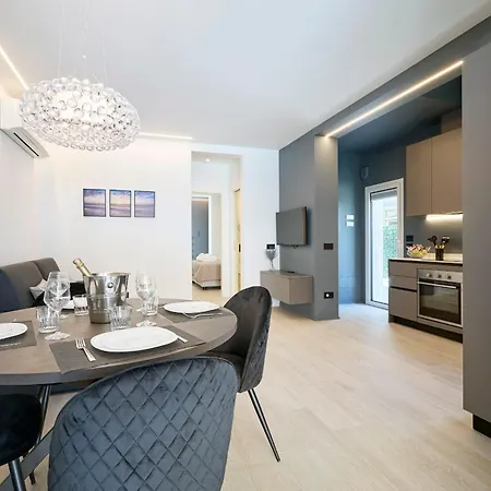 Villa Luxury Ceccarini - Lungomare Con Parcheggio Privato Riccione