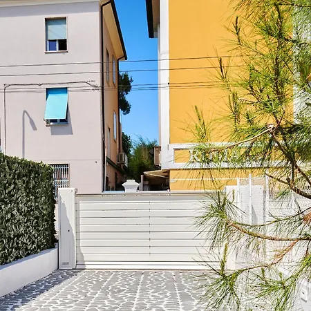 Villa Luxury Ceccarini - Lungomare Con Parcheggio Privato Riccione