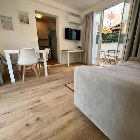 Apartment Casa Silvia, Bilocale Nuovo A 100 Mt Dal Mare