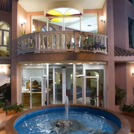 Trevi Riccione, In Centro Sul Mare Con Cucina Hotell 3*