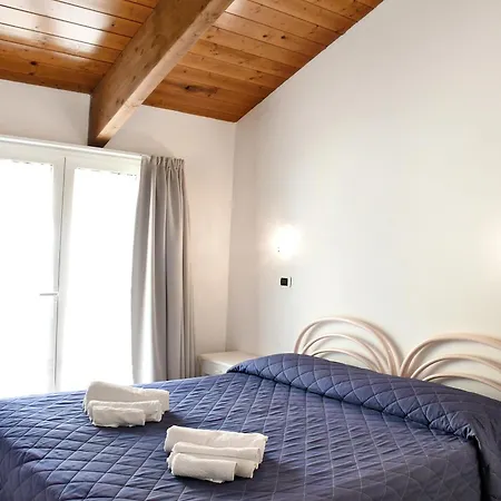 Edera - In Pieno Centro A Pochi Passi Dal Mare Szálloda *