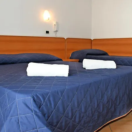 Szálloda Edera - In Pieno Centro A Pochi Passi Dal Mare