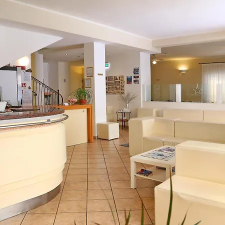 Szálloda Edera - In Pieno Centro A Pochi Passi Dal Mare Riccione