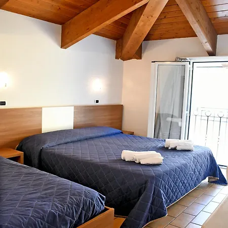 Edera - In Pieno Centro A Pochi Passi Dal Mare Szálloda *