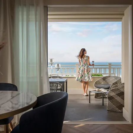 Corallo Hotel 4*