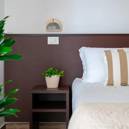 Carmen Hotel 2*